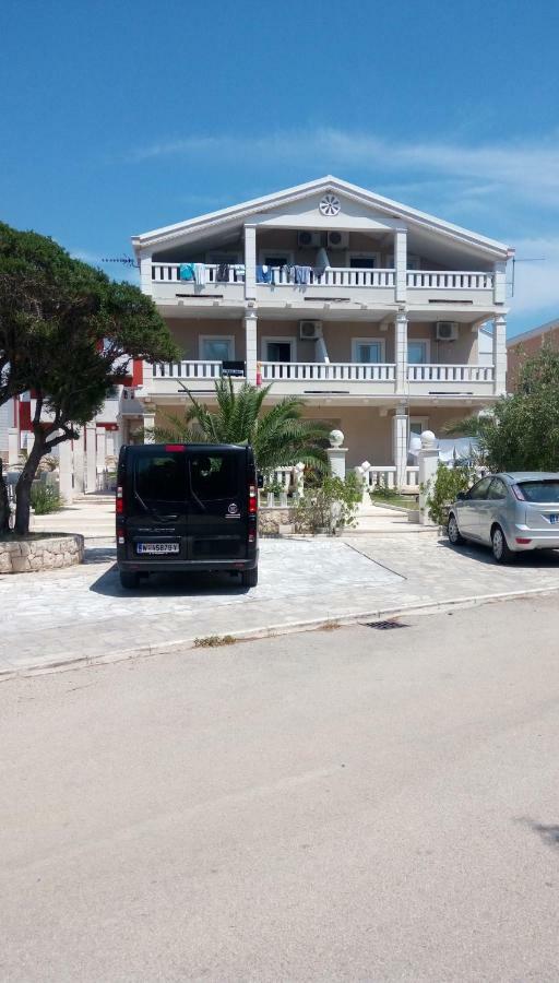 Guesthouse Villa Jurisic Novalja Kültér fotó