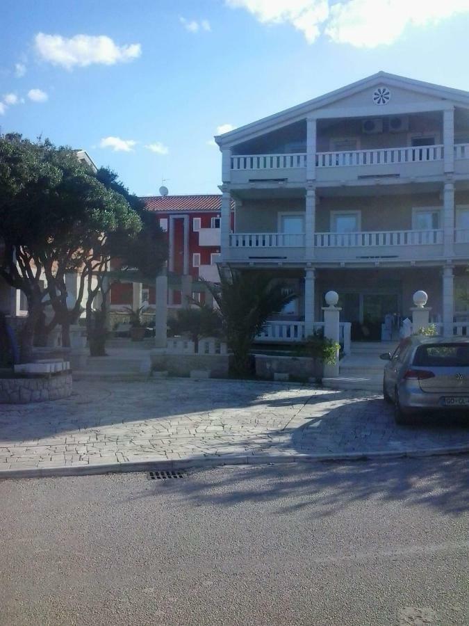 Guesthouse Villa Jurisic Novalja Kültér fotó