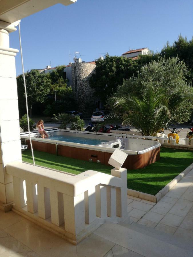Guesthouse Villa Jurisic Novalja Kültér fotó